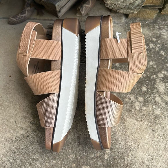 JANE AND THE SHOE Harper tan & rose gold Sandals w/buckle closure NWOB Sz-6.5. P - Picture 5 of 11